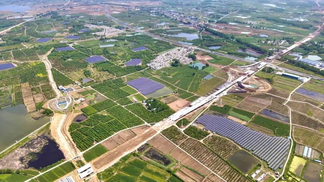 闲置坑塘变身“聚光盆”|壹号娱乐官网科技安徽肥东一期134MW项目成功并网发电！