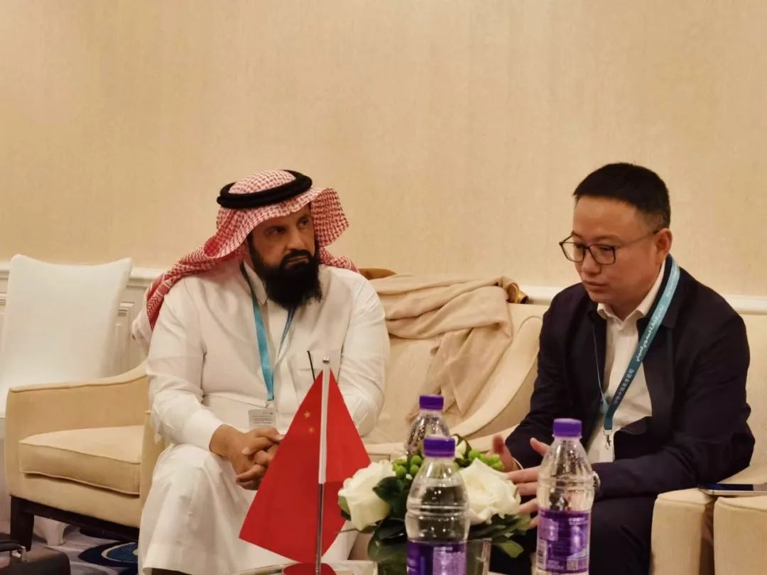  “一带一路”绿色同行壹号娱乐官网科技董事长李仙德与沙特能源次大臣纳赛尔·卡赫塔尼座谈交流